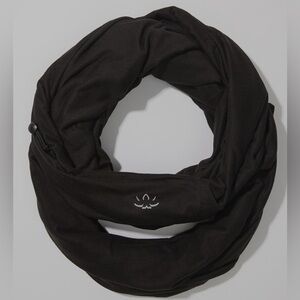 Beyond Yoga Womens One Size Hidden Pocket Infinity Scarf